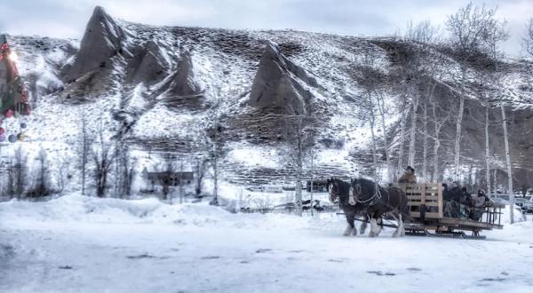 Take A Rustic Horse Drawn Sleigh Ride Through Wyoming’s Mountains Straight To A Steakhouse Dinner At Mill Iron Ranch