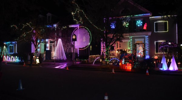 Stroll Through A Canopy Of Christmas Lights On Jeater Bend, Florida’s Most Splendid Street