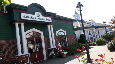 Get In The Spirit At The Biggest Christmas Store In Missouri: Kringles Christmas Shop