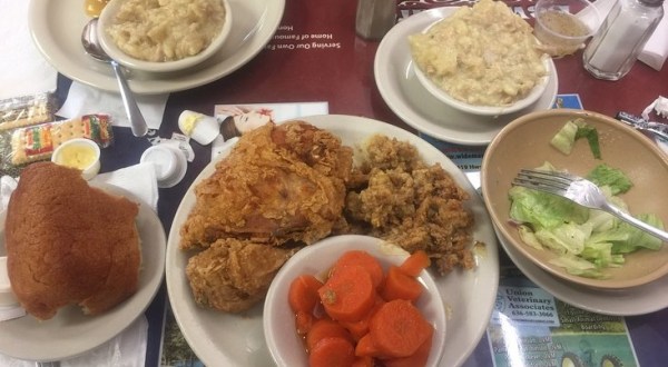 Lewis Cafe Is An Old-School Missouri Restaurant That Serves Some Of The Best Chicken Dinners