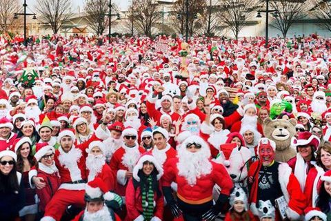 Watch As Hundreds Of Santas Take Over The Queen City At Cincinnati SantaCon