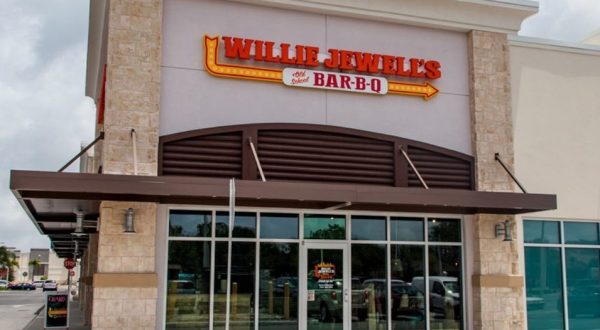 Willie Jewell’s Old School Bar-B-Q In Florida Smokes For Hours To Get The Food Oh-So-Flavorful