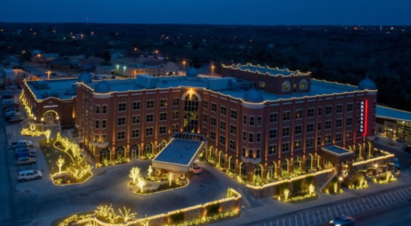 The Artesian Hotel Just Might Be The Most Beautiful Christmas Hotel In Oklahoma