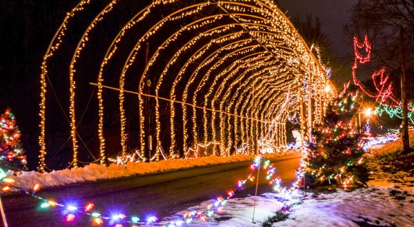 Drive Or Walk Through 4 Million Holiday Lights At Christmas Wonderland In Illinois