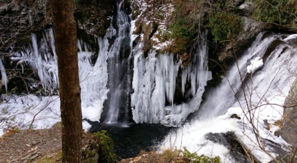 Hike To See The Frozen Beauty Of Raymondskill Falls, Pennsylvania’s Largest Waterfall