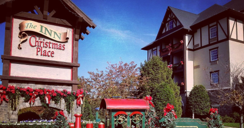 A Stay At Tennessee's Christmas Themed Hotel Will Put You In The Holiday Mood