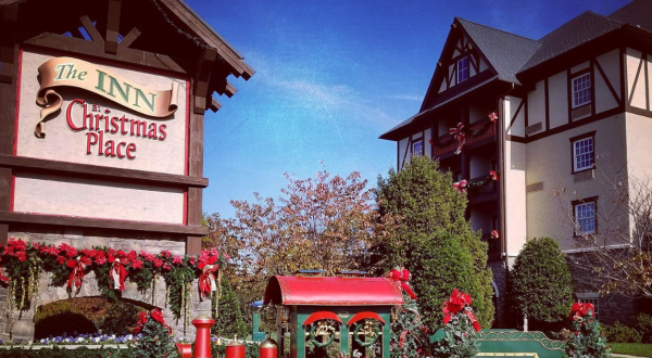 A Stay At Tennessee’s Christmas Themed Hotel Will Put You In The Holiday Mood