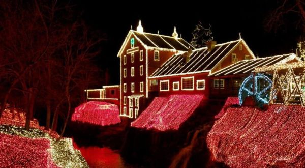 Visit Clifton, The One Christmas Town Near Cincinnati That’s Simply A Must Visit This Season