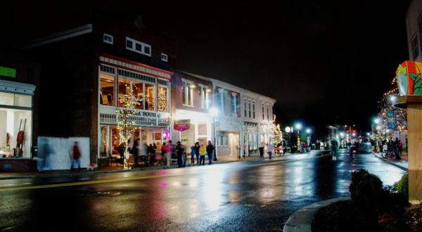 Milford, The One Christmas Town In Delaware That’s Simply A Must Visit This Season
