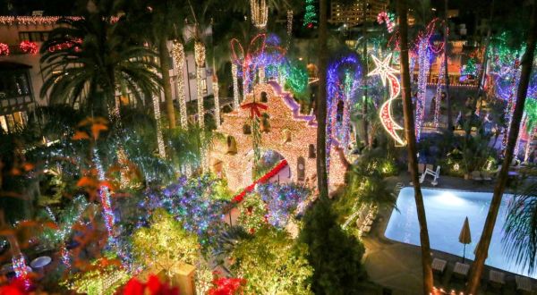 The Historic Mission Inn Hotel In Southern California Gets All Decked Out For Christmas Each Year And It’s Beyond Enchanting