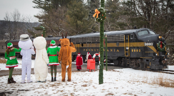 Climb Aboard The Santa Express In Pennsylvania For A Magical Christmas Adventure