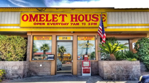 See If You Can Finish The 3-Pound Burger At Omelet House In Nevada