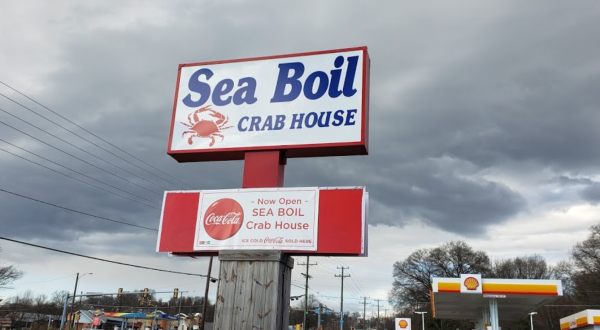 Make Sure To Come Hungry To The Sea Boil Crab House In Virginia, Where You Can Order Seafood By The Pound