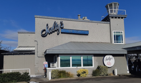 The Sunday Buffet At Salty's On The Columbia In Oregon Is A Delicious Road Trip Destination