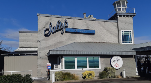 The Sunday Buffet At Salty’s On The Columbia In Oregon Is A Delicious Road Trip Destination