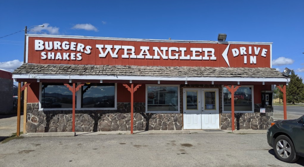 This Rough ‘N Tumble Drive-In, The Wrangler, In Idaho Is Home To A Famous 2-Pound Burger