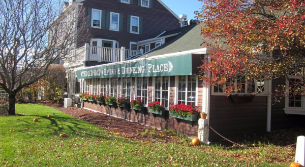 The Sunday Buffet At The Old Salt Restaurant In New Hampshire Is A Delicious Road Trip Destination