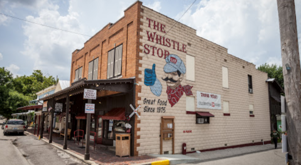 Dig In To Comfort Food At Its Finest At The Coziest Place For A Kentucky Meal At The Whistle Stop
