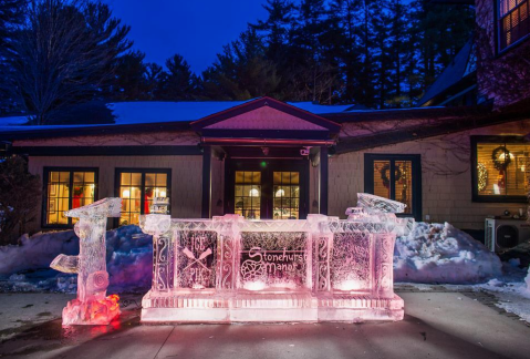 This Winter Only Bar At Stonehurst Manor In New Hampshire Is Made Entirely Of Ice And It's Astounding