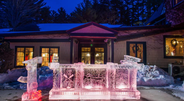 This Winter Only Bar At Stonehurst Manor In New Hampshire Is Made Entirely Of Ice And It’s Astounding