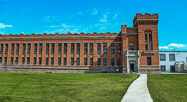 A Night Inside The Haunted Old Montana State Prison Isn’t For The Faint Of Heart