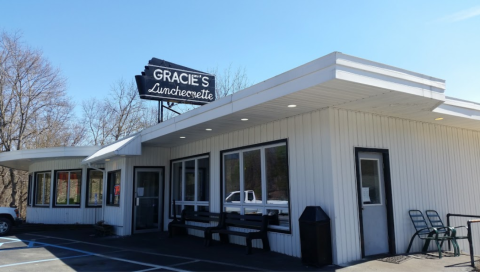 Along With Delicious Food, Gracie’s Luncheonette In New York Has Picture-Perfect Mountain Views