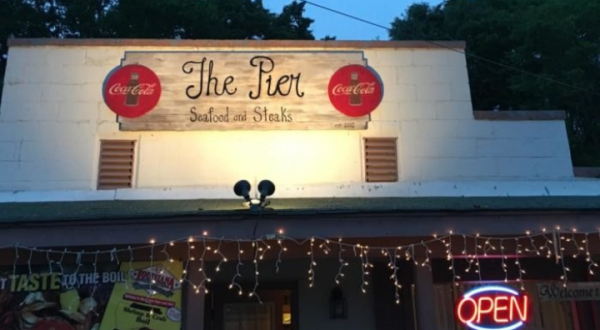 There’s A Tiny Hole In The Wall In Mississippi Called The Pier, And They Serve Some Of The Best Steaks And Seafood In The State