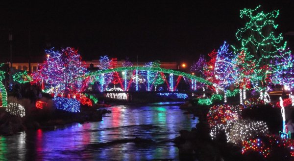 Watch Indian Creek Light Up With A Million Lights At The Winter Wonderland Festival In Idaho