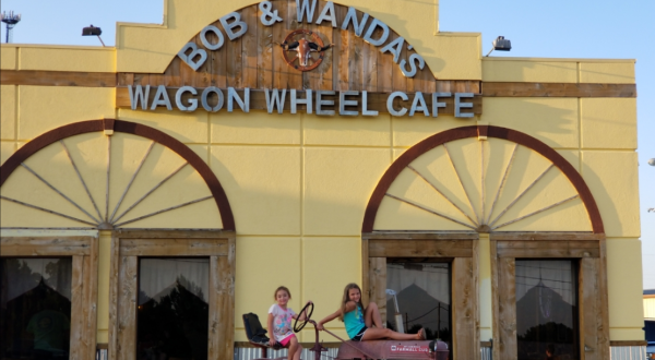 The Home Cooking At Bob & Wanda’s Wagon Wheel Restaurant Will Make Any Arkansans’ Mouth Water