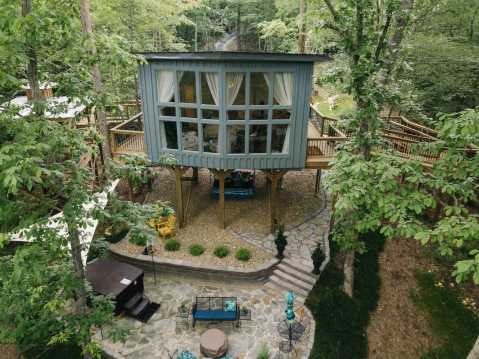 The Little-Known Tree House Getaway In The Middle Of Tennessee's Bloomington Springs That's Perfectly Charming