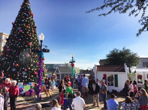 Go Walking In A Winter Wonderland In Andalusia, An Alabama Town That's Full Of Festive Fun