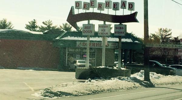 With A Secret Sauce Recipe That Dates Back To 1935, Deerhead In Delaware Pretty Much Invented Chili Dogs