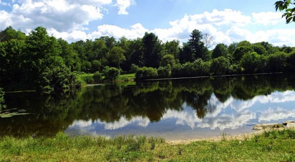 The Small Town Connecticut Park, Machimoodus State Park, Is A Gorgeous Natural Oasis