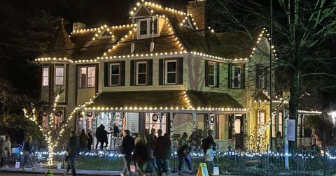 The Holiday Candlelight Walk In Augusta, Missouri Is Pure Christmas Magic