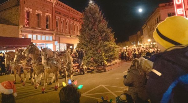 Prepare For An Old-Fashioned Christmas Celebration At Michigan’s Victorian Sleighbell Parade
