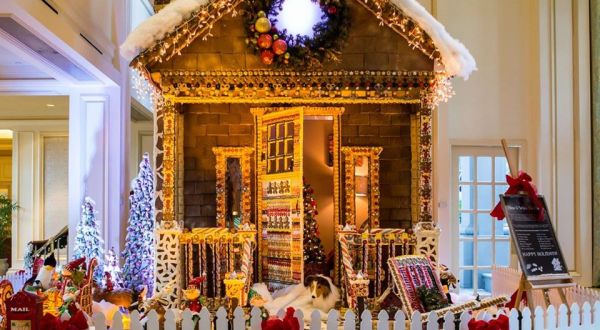 Eat Inside A Life-Size Gingerbread House In Arizona This Winter