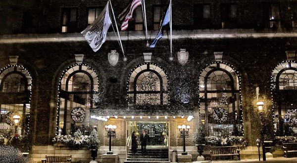 The Historic Hotel Bethlehem In Pennsylvania Gets All Decked Out For Christmas Each Year And It’s Beyond Enchanting