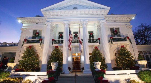 The Governor’s Mansion In Alabama Gets All Decked Out For Christmas Each Year