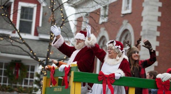 At Christmastime, This Vermont Town Has The Most Enchanting Main Street In The Country