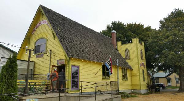 The Yellow Church Cafe In Washington Used To Be A Church And You’ll Want To Visit