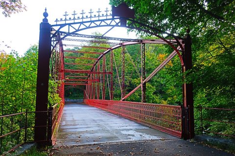 A Historic Iron Bridge Is Hiding In The Underrated Lovers Leap State Park In Connecticut