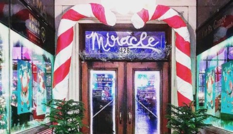 The Christmas-Themed Bar At Sapphire Bar In Tennessee Is The Perfect Place To Be This Season