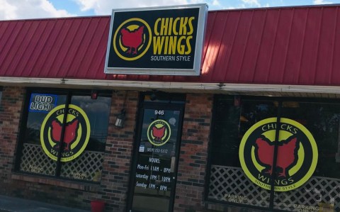 A Hole-In-The-Wall Chicken Joint In Kentucky, Chicks Wings Is Hiding Some Of The Best Chicken Wings In The State