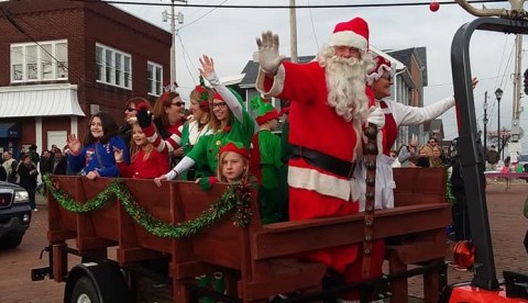 Get Into The Holiday Spirit At Perryopolis Christmas At The Circle Near Pittsburgh