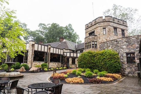 The Knight’s Pub Is A Restaurant Hiding In A Pennsylvania Castle