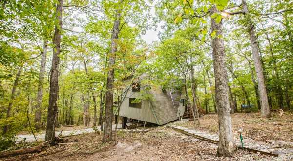 Have A Luxurious Night At Indian Pipe Cove, A Chalet In The Treetops of Missouri