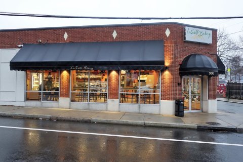 The Zeppole At LaSalle Bakery In Rhode Island Is Absolutely Legendary
