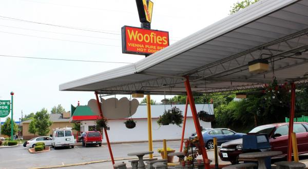 Open Since 1976, Woofie’s Hot Dogs Has Been Serving Hot Dogs In Missouri Longer Than Any Other Restaurant