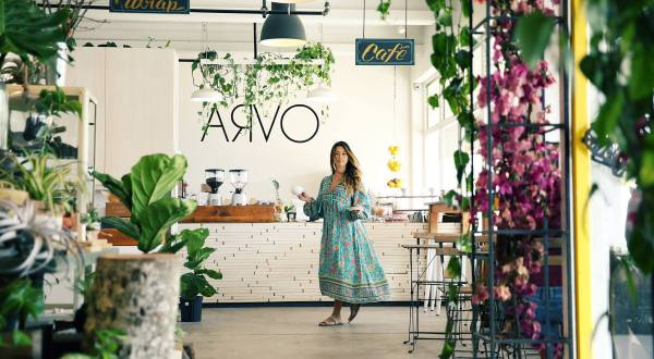 Hawaii’s Vibrant Arvo Cafe Will Make Plant Lovers Endlessly Happy
