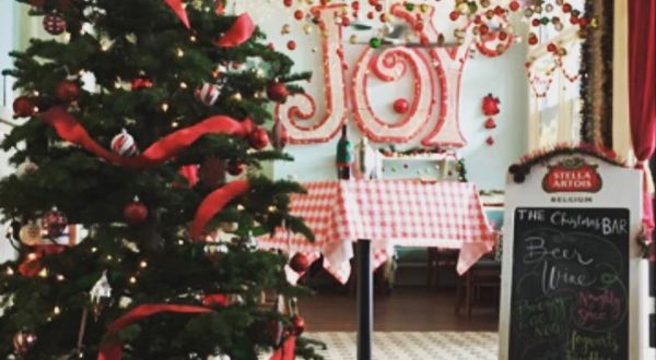 Visit A Holiday-Themed Bar Even The Grinch Would Love At The Christmas Bar In Hawaii